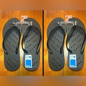 Room Essentials Black Textured Shower Flip Flops / bundle of 2 / size medium